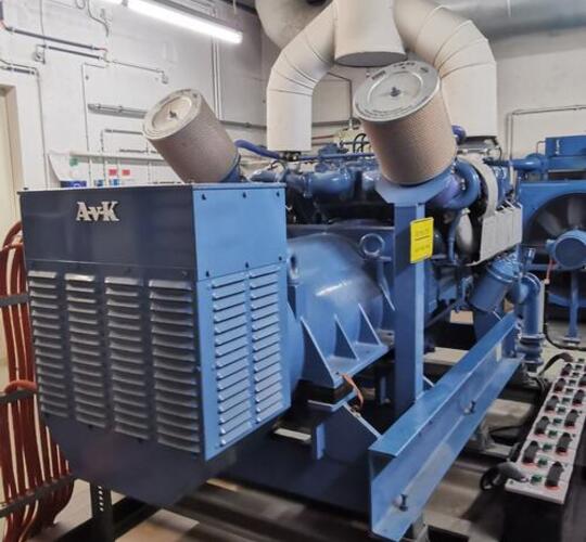 Preiswerte MTU 6V 396 TC 42 mit AvK DKBN80/500-4TS Generator 500 kVA kaufen | Asset-Trade